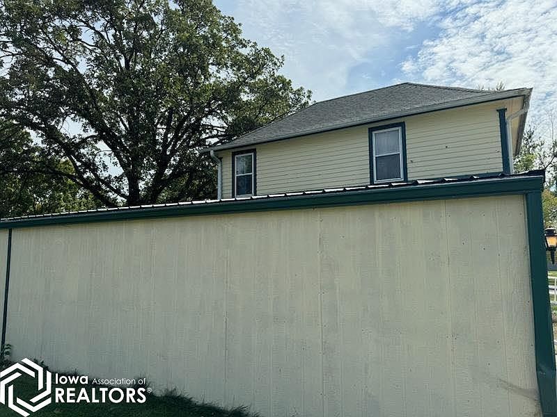 2nd image of 304 N 9th St