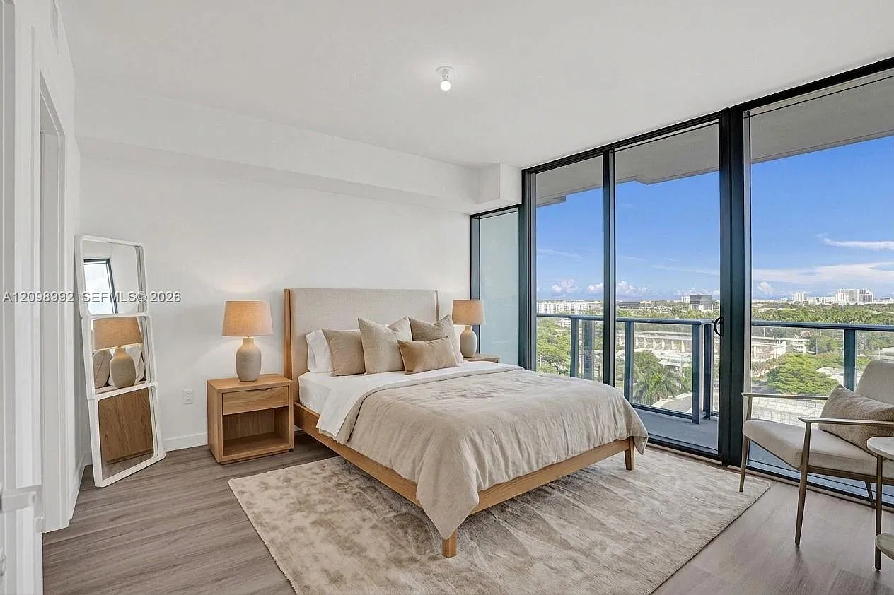 1170 E Hallandale Beach Blvd — Photo 3