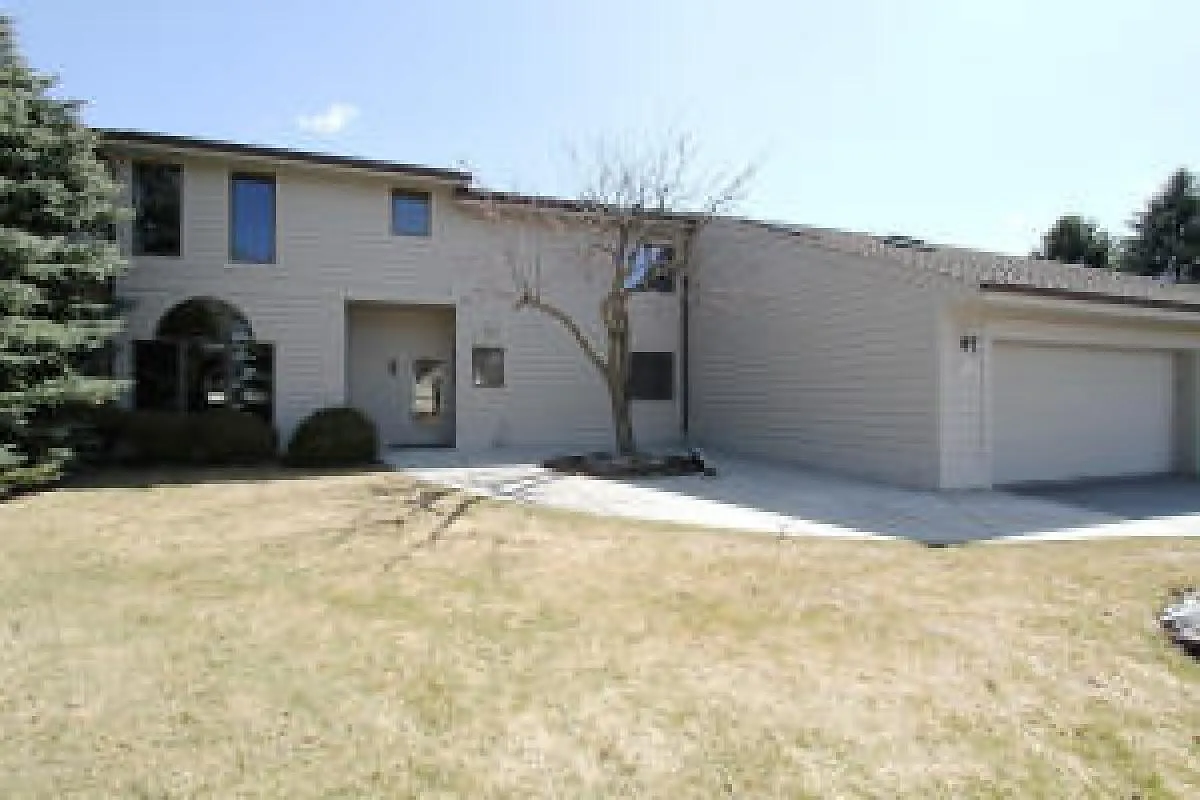 N81W13591 Wedge Ct photo 1