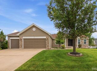 214 Charging Bear Dr, Wentzville, MO 63385