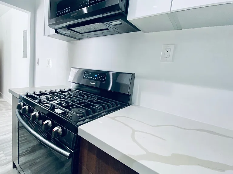 2814 Sichel St #3 — Photo 3