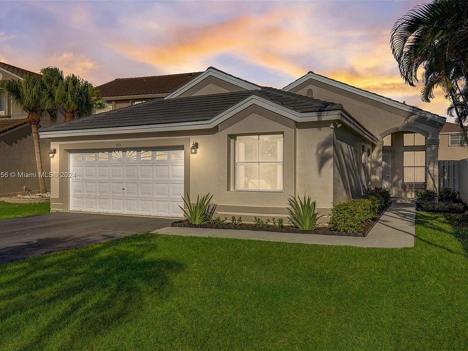 1st image of 919 Stanton Dr