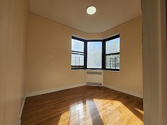 4th image of 2206 Holland Ave APT 3C