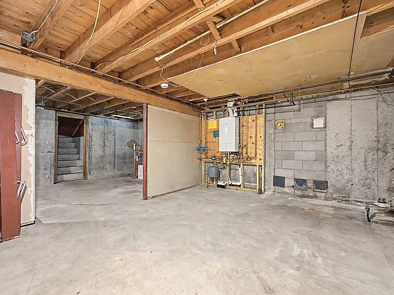 270 Wood St — Photo 22