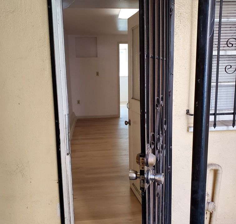 Entrance w/ extra gate