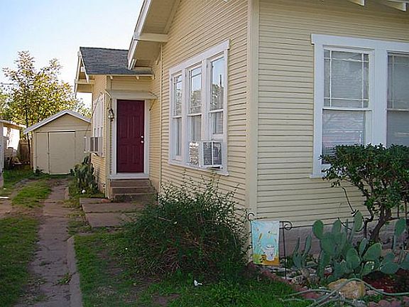 3rd image of 1725 Holbron St