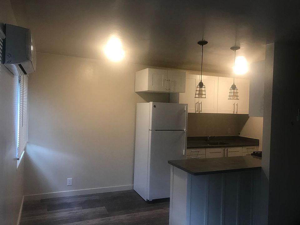 2nd image of 549 Carpenter St #549