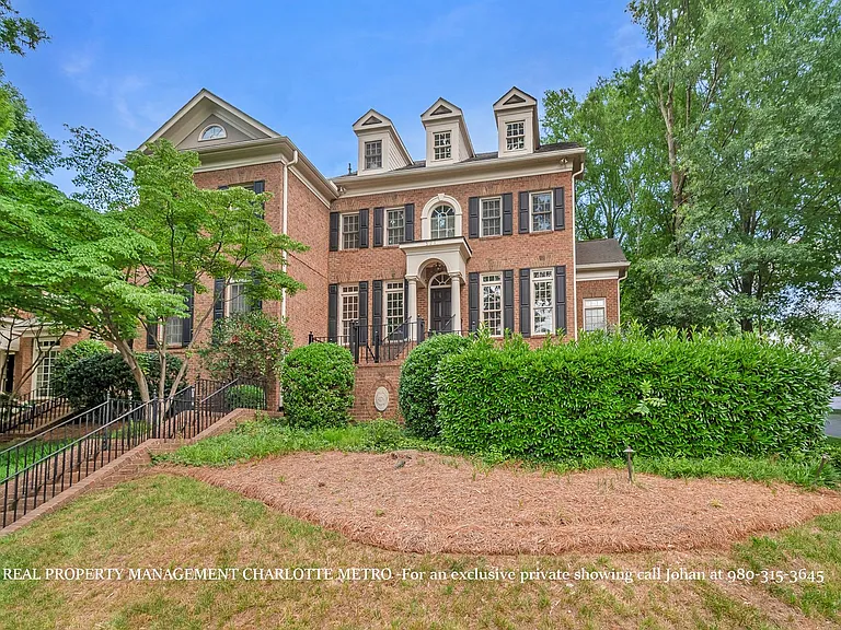 529 Queens Rd — Photo 4