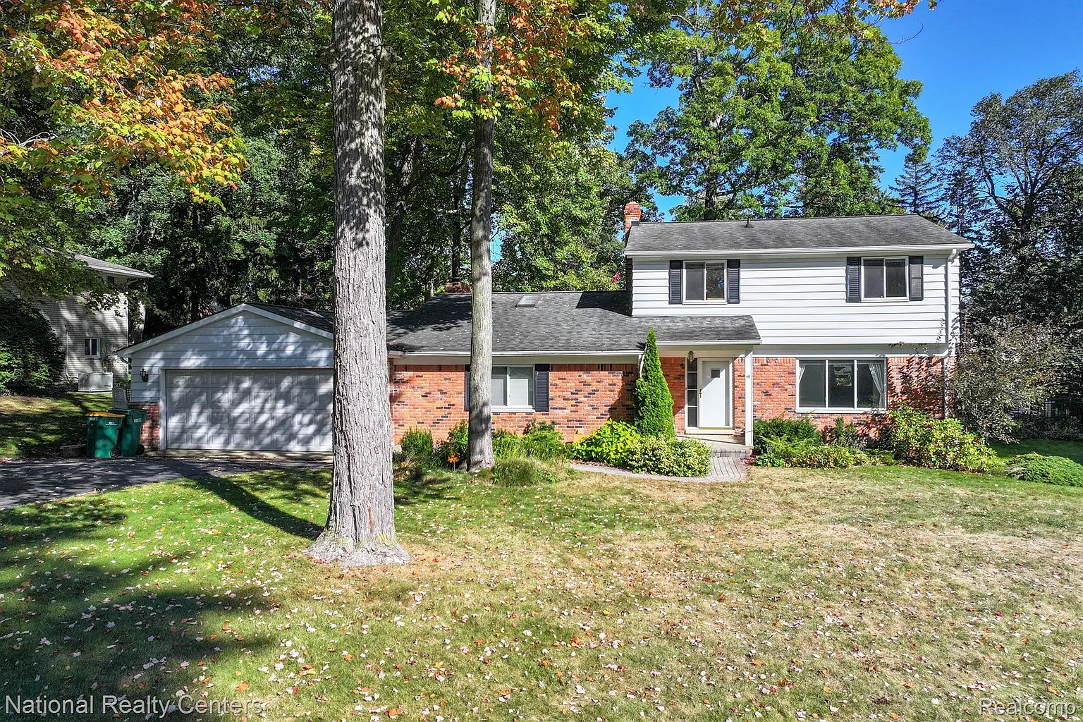 5662 Warbler Dr photo 1