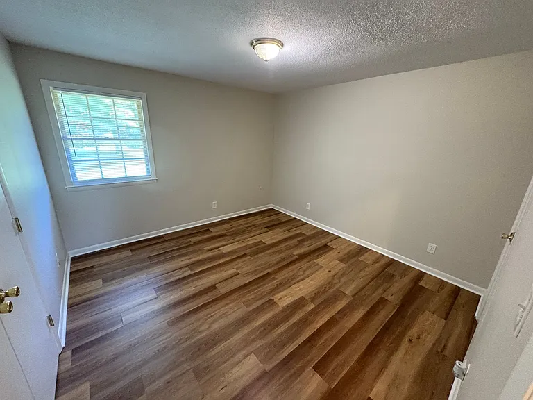 728 Montclair Dr — Photo 15