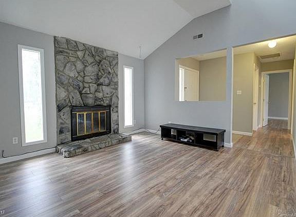5th image of 2612 Dion Ave