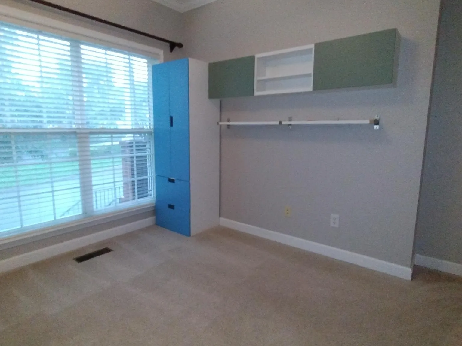 3 bed, 2296 sqft, $3,300 — Photo 4