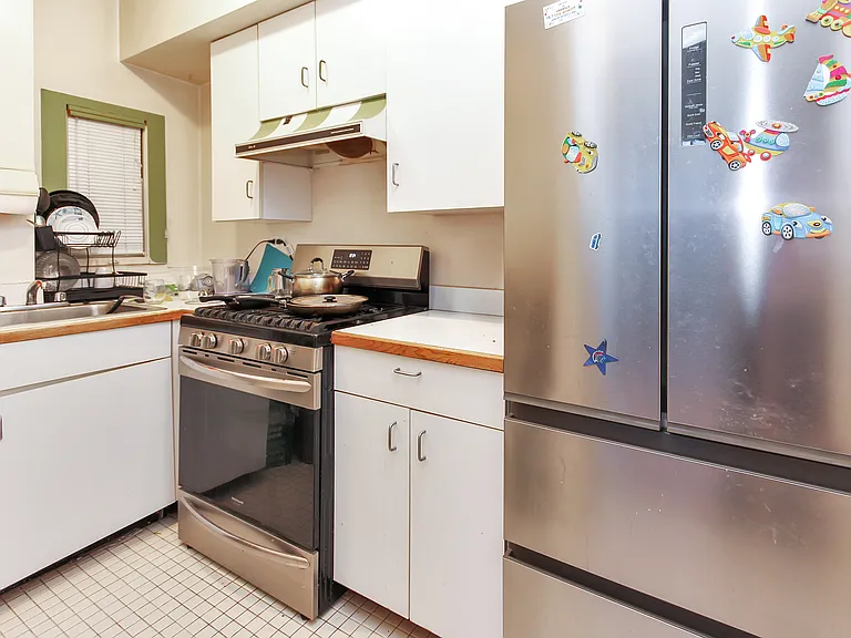 1720 E 14th St #4Z — Photo 3