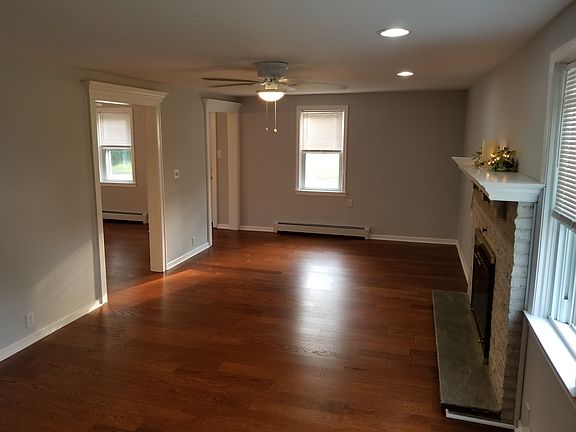 Gas Fireplace
Hardwood floor