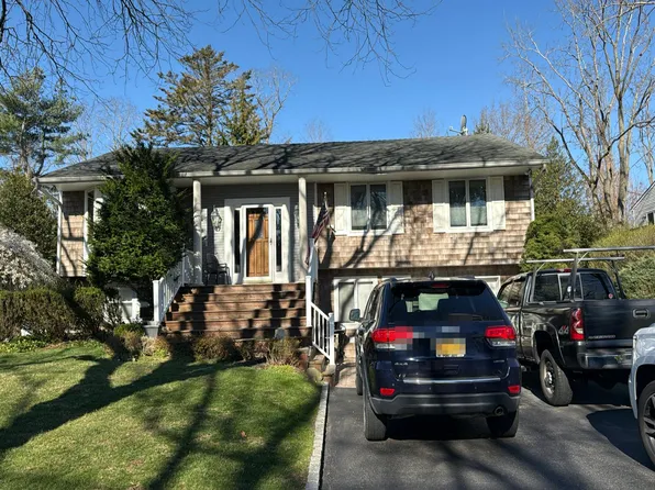 3 Longacre Ct, Port Jefferson, NY 11777