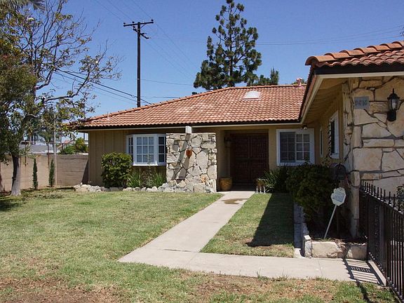 Front Lawn and entrance