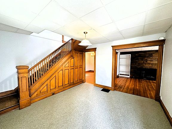 4th image of 207 Pearl St