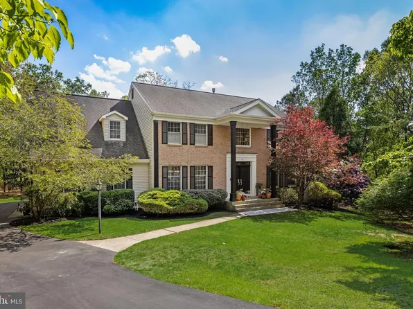 4 Irongate Ln, Medford, NJ 08055