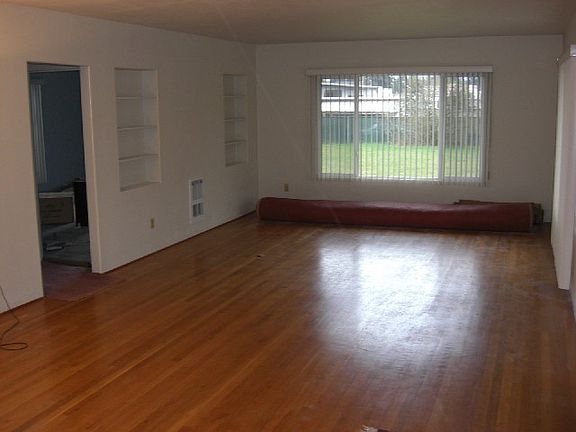 4th image of 8232 State Ave