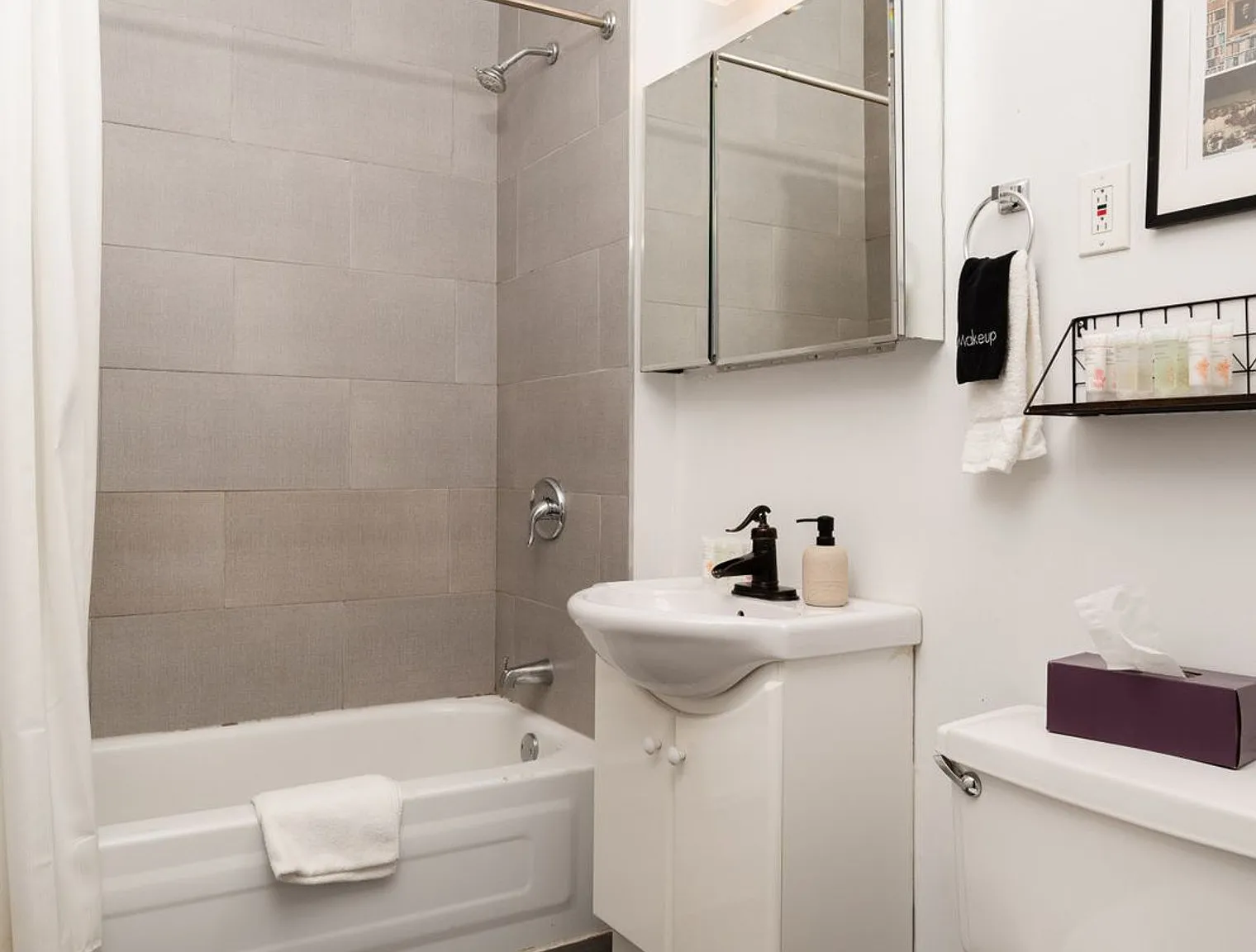 2 bed, 1.0 bath, 592 sqft, $3,156 — Photo 4