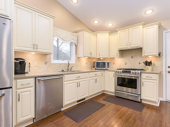 5th image of 4287 Suffield Woods Ave