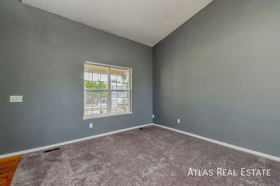 Coming Soon! || Spacious 5 Bed 4 Bath With Mountain Views! — Photo 3
