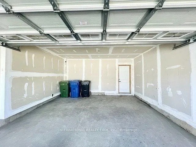 240 Ridley Cres — Photo 34