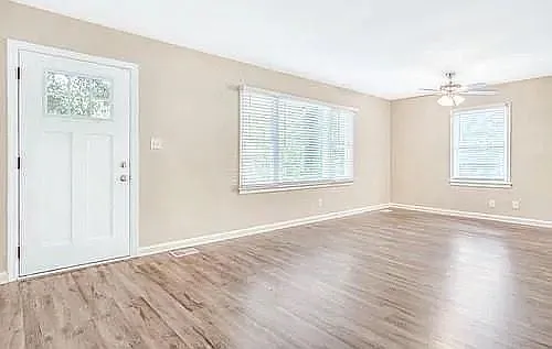 1425 Cobb Branch Dr — Photo 2