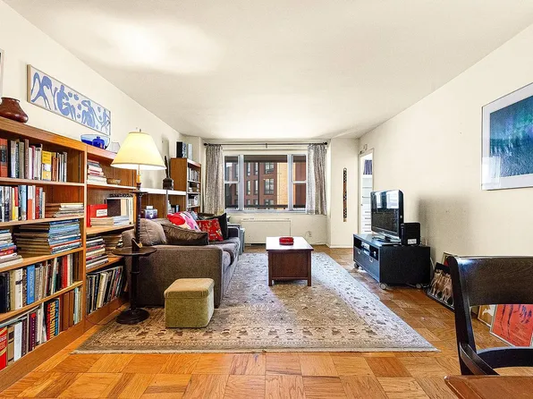 70-25 Yellowstone Blvd APT 4D, Forest Hills, NY 11375