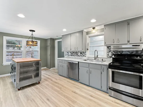 101 W Park Cir, Dickson, TN 37055