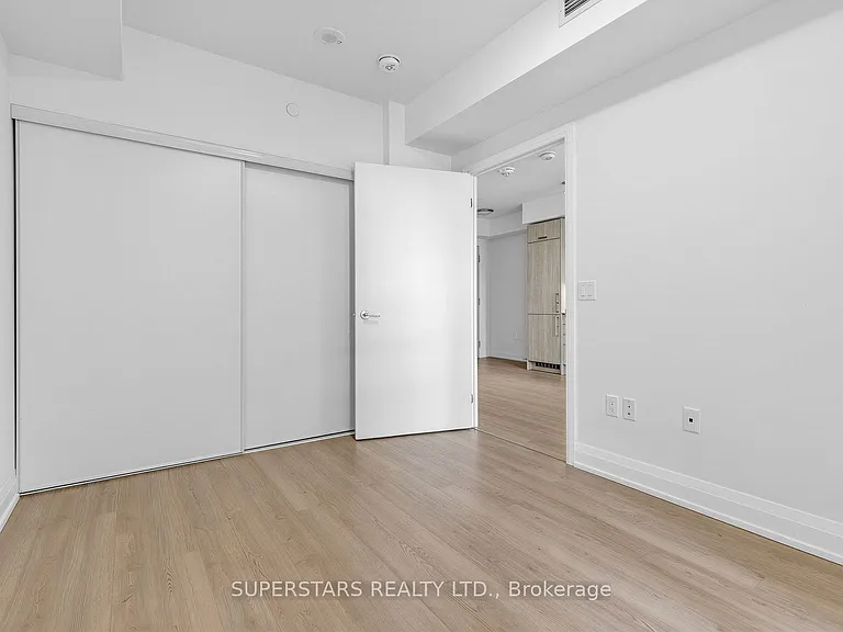77 Mutual St #611 — Photo 13