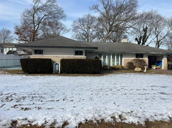 75 Ryder Avenue, North Babylon, NY 11703