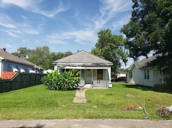 845 13th St, Port Arthur, TX 77640