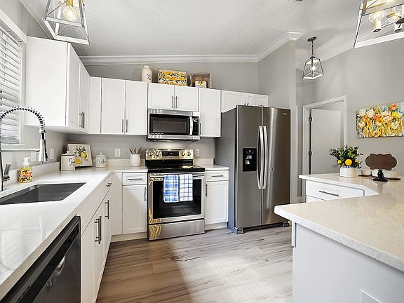 3rd image of 2554R Privada Dr