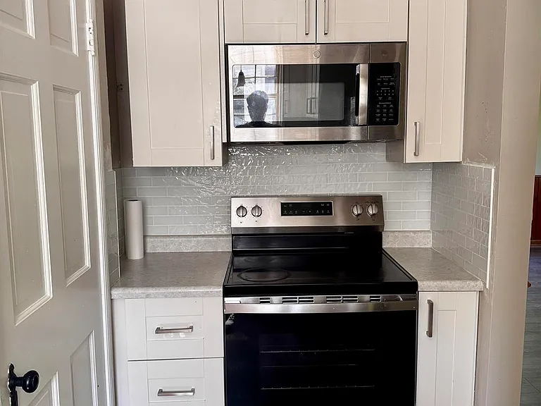 1305 Collegewood St — Photo 4