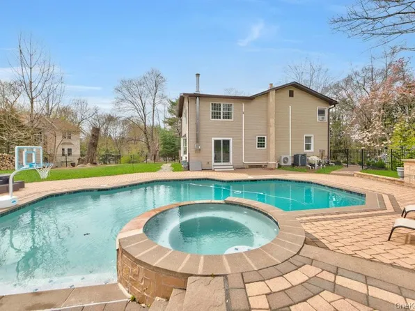 75 N Airmont Road, Suffern, NY 10901