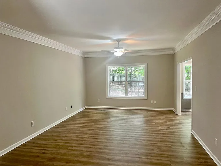 2810 Maple Ridge Dr — Photo 2