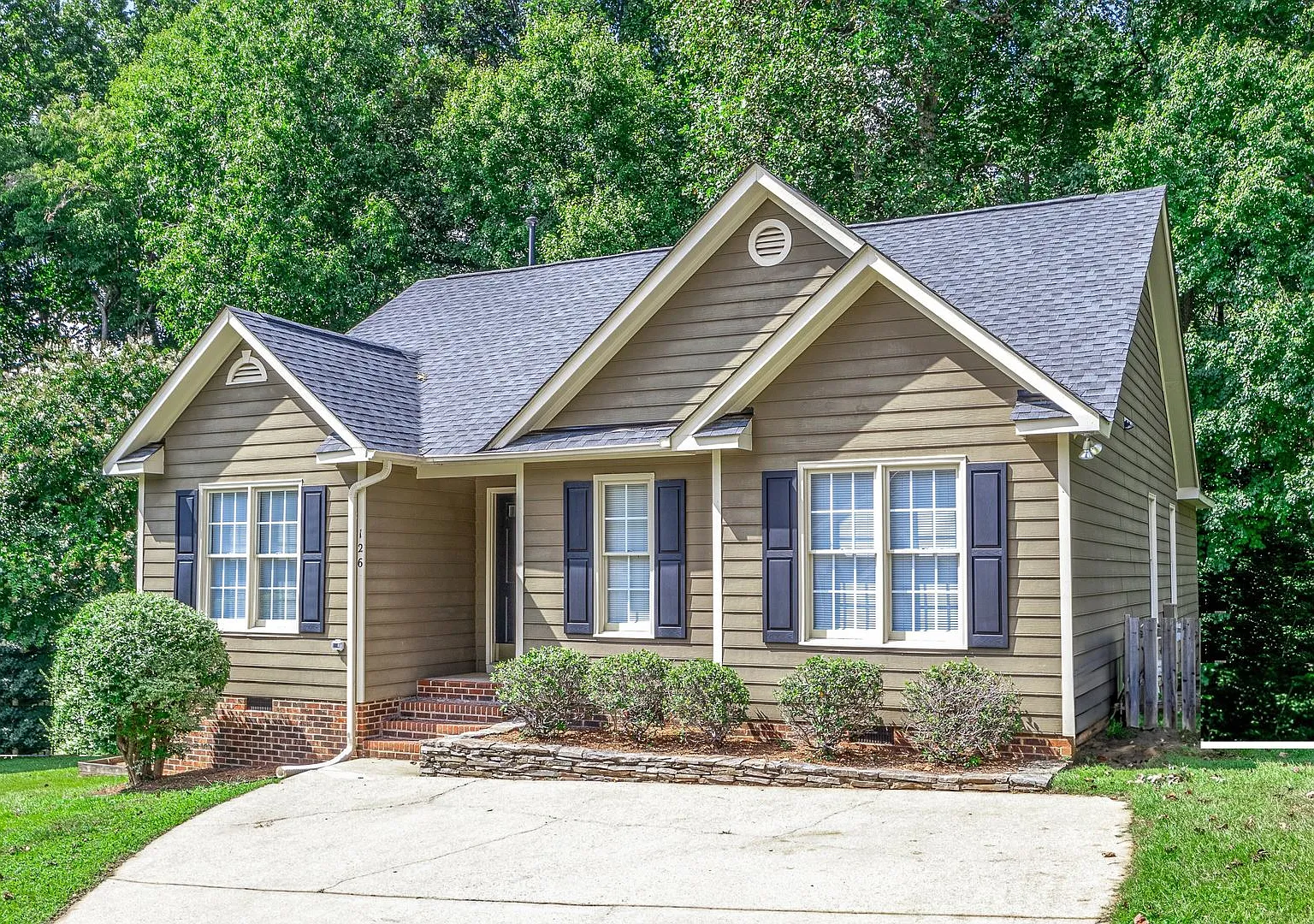 Charming 3 Bedroom Home — Photo 2
