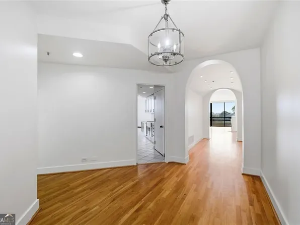 2660 Peachtree Rd NW APT 9G, Atlanta, GA 30305