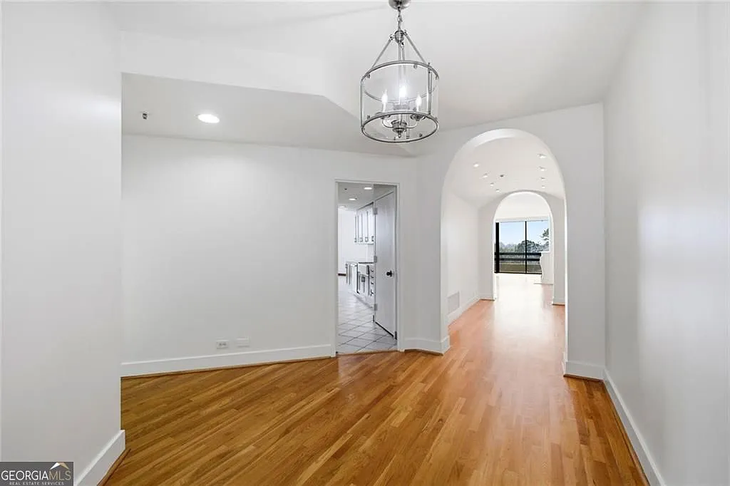 2660 Peachtree Rd NW APT 9G photo 1