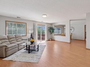 1515 Yorkshire Ln, Shakopee, MN 55379