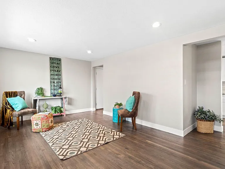 89 W 81st Pl — Photo 3