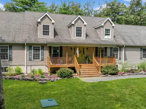 160 Center Rd, Dingmans Ferry, PA 18328