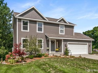 1812 Pine Bluff Dr, Hastings, MI