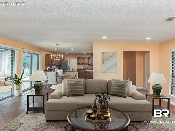 5th image of 405 W Fern Ave