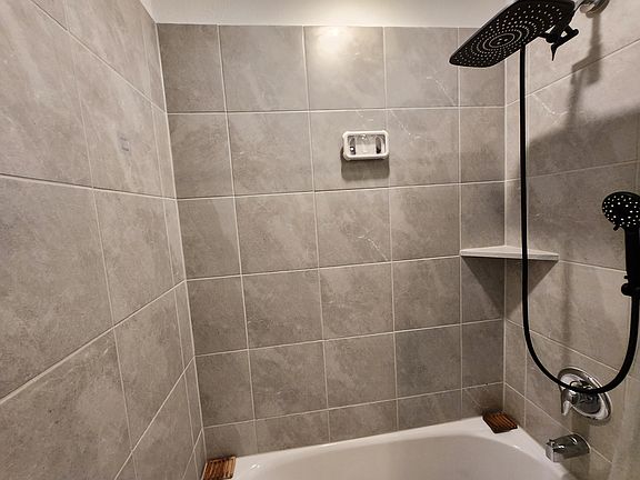 5th image of 1108 Green Oaks Dr