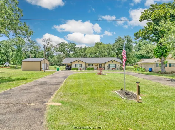 44 Sammy Snead Dr, Hilltop Lakes, TX 77871