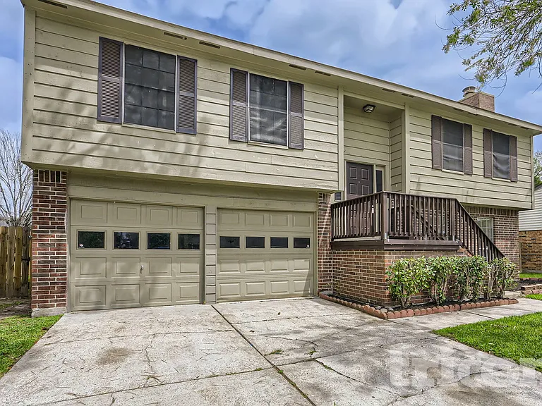 1702 Floyd Rd — Photo 2