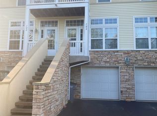 106 Beachwalk Trl, Luna Pier, MI 48157