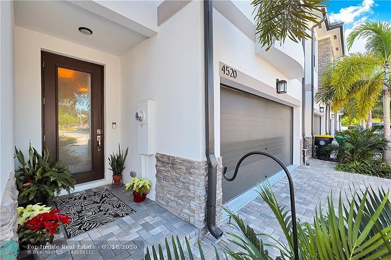1st image of 4430 SW 32nd Ave #3